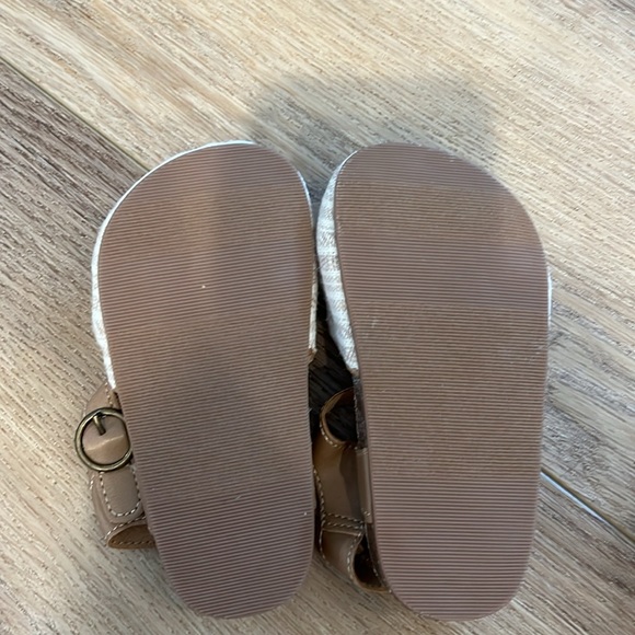 Old Navy Shoes- 3 pairs Toddler Girl size 7 - Picture 4 of 11